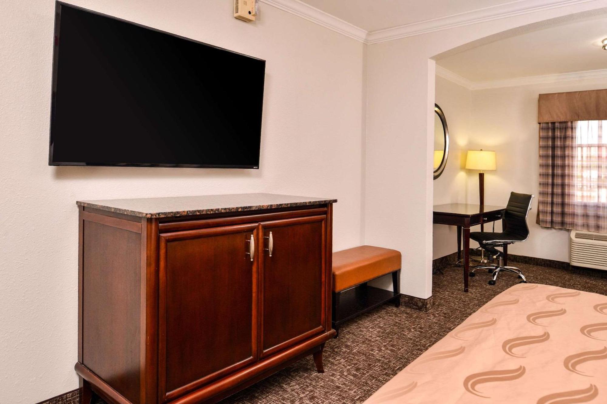 בומונט Quality Inn & Suites מראה חיצוני תמונה