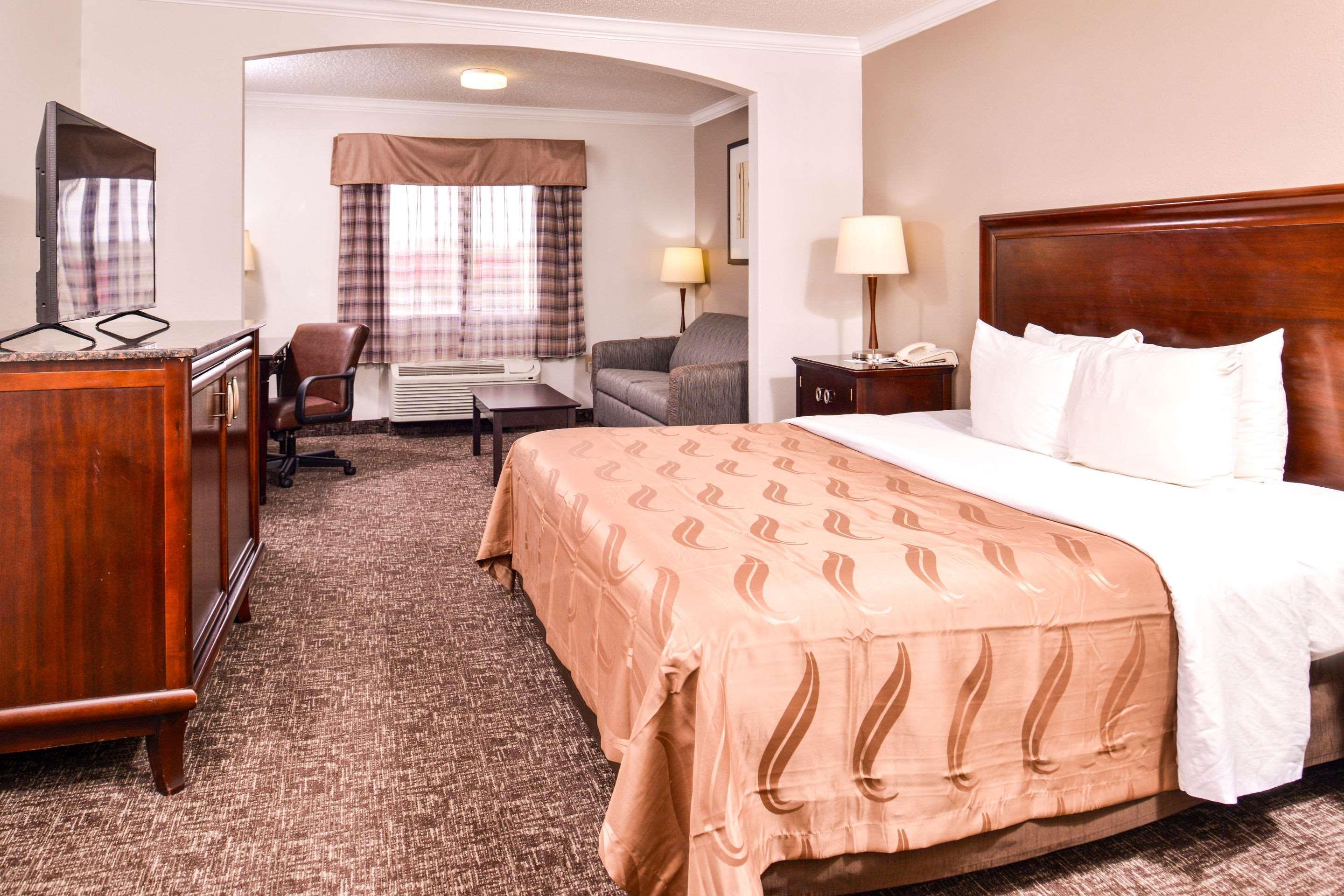 בומונט Quality Inn & Suites מראה חיצוני תמונה