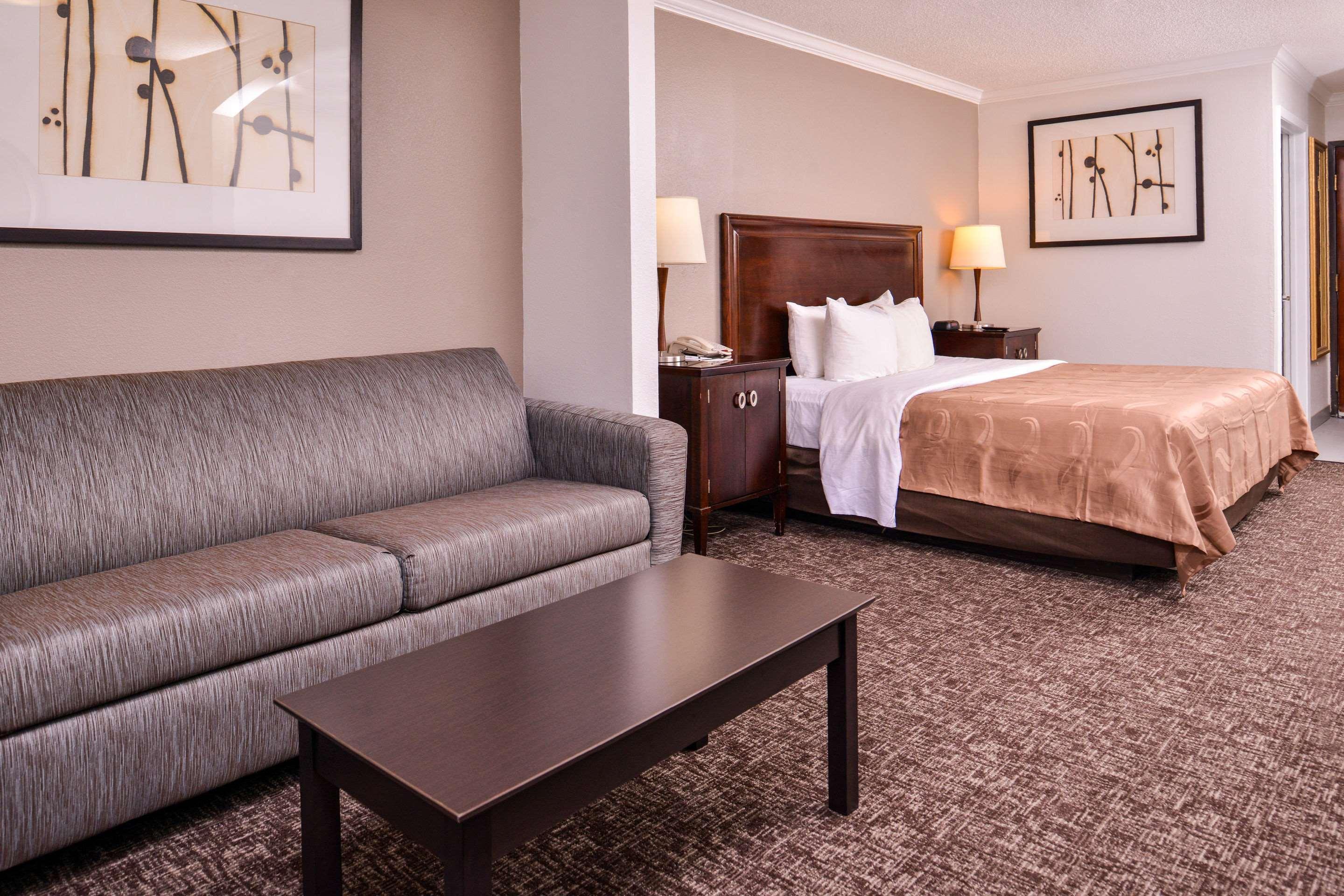 בומונט Quality Inn & Suites מראה חיצוני תמונה