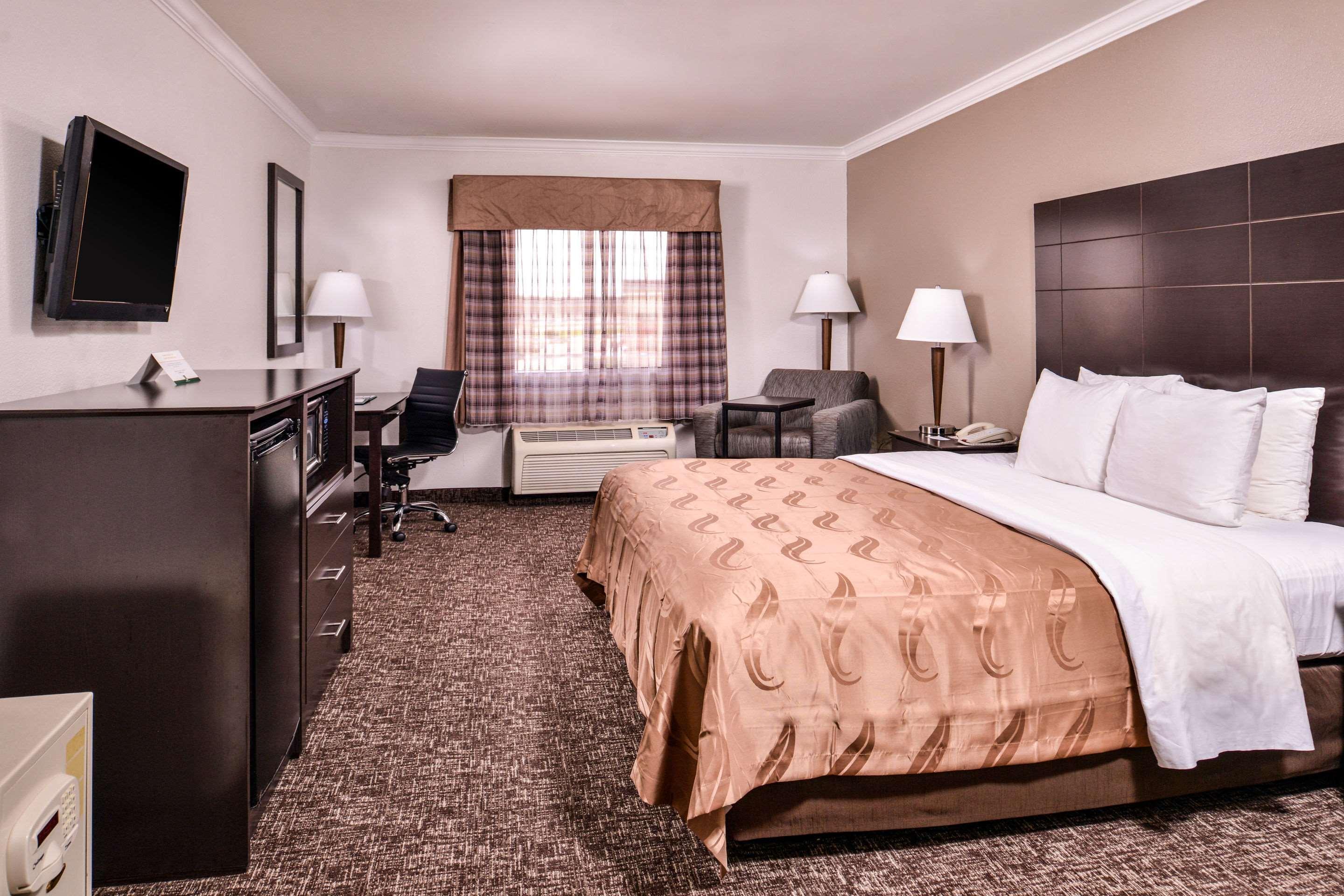בומונט Quality Inn & Suites מראה חיצוני תמונה
