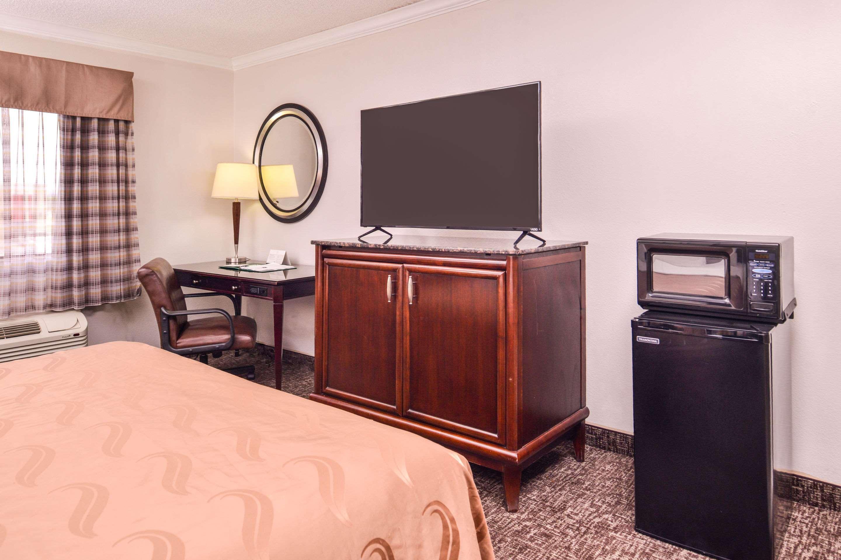 בומונט Quality Inn & Suites מראה חיצוני תמונה