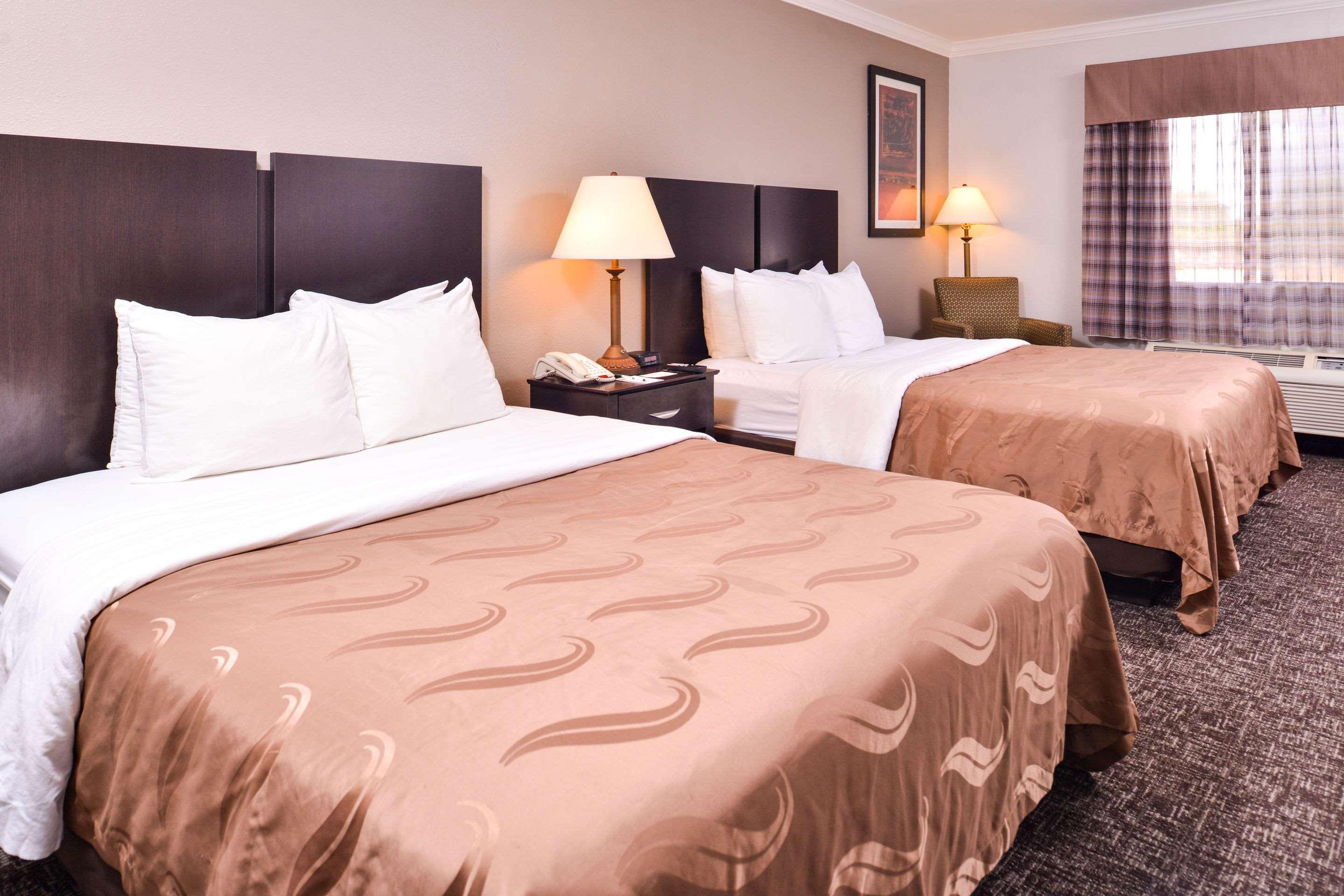 בומונט Quality Inn & Suites מראה חיצוני תמונה