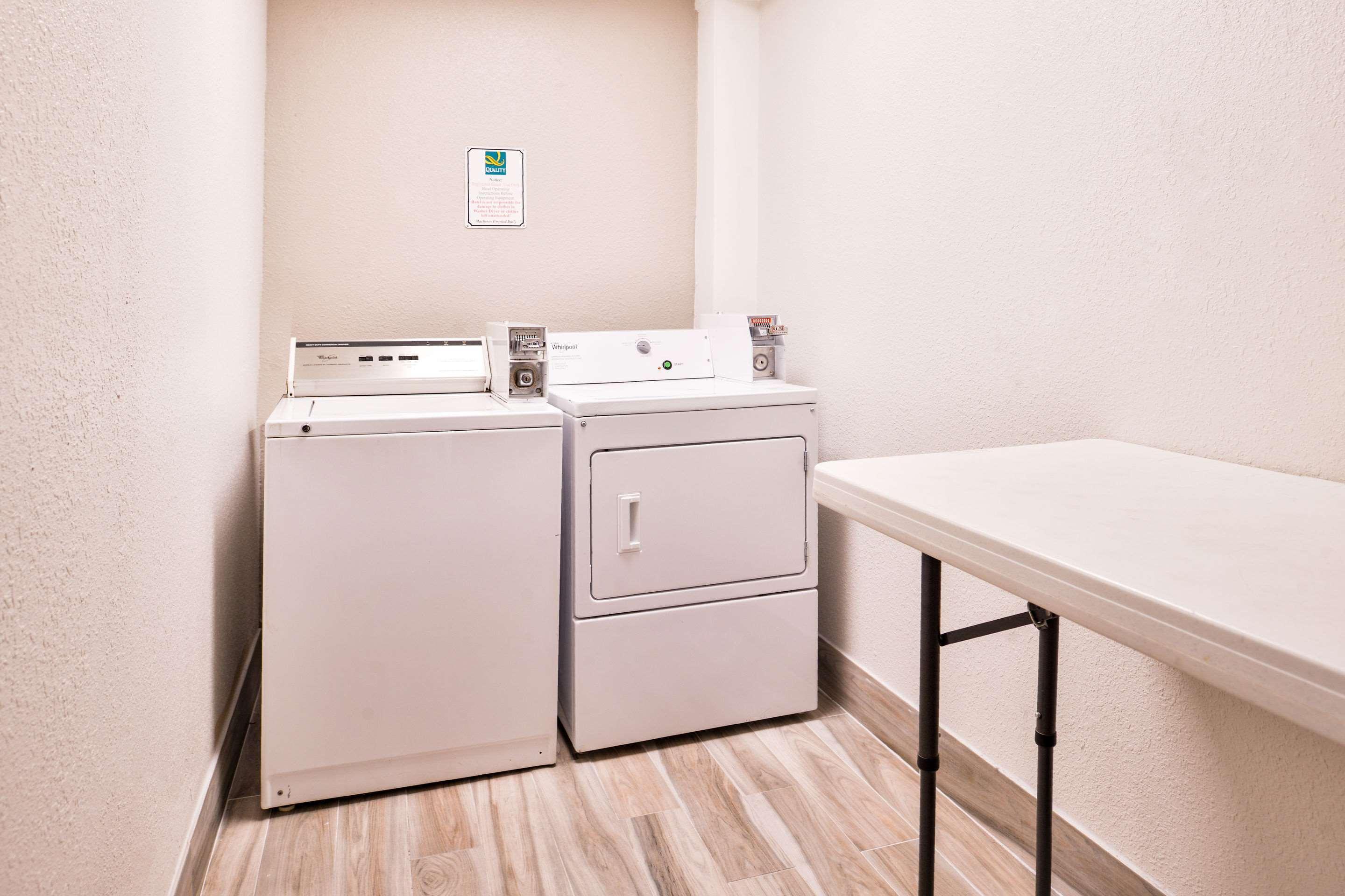 בומונט Quality Inn & Suites מראה חיצוני תמונה