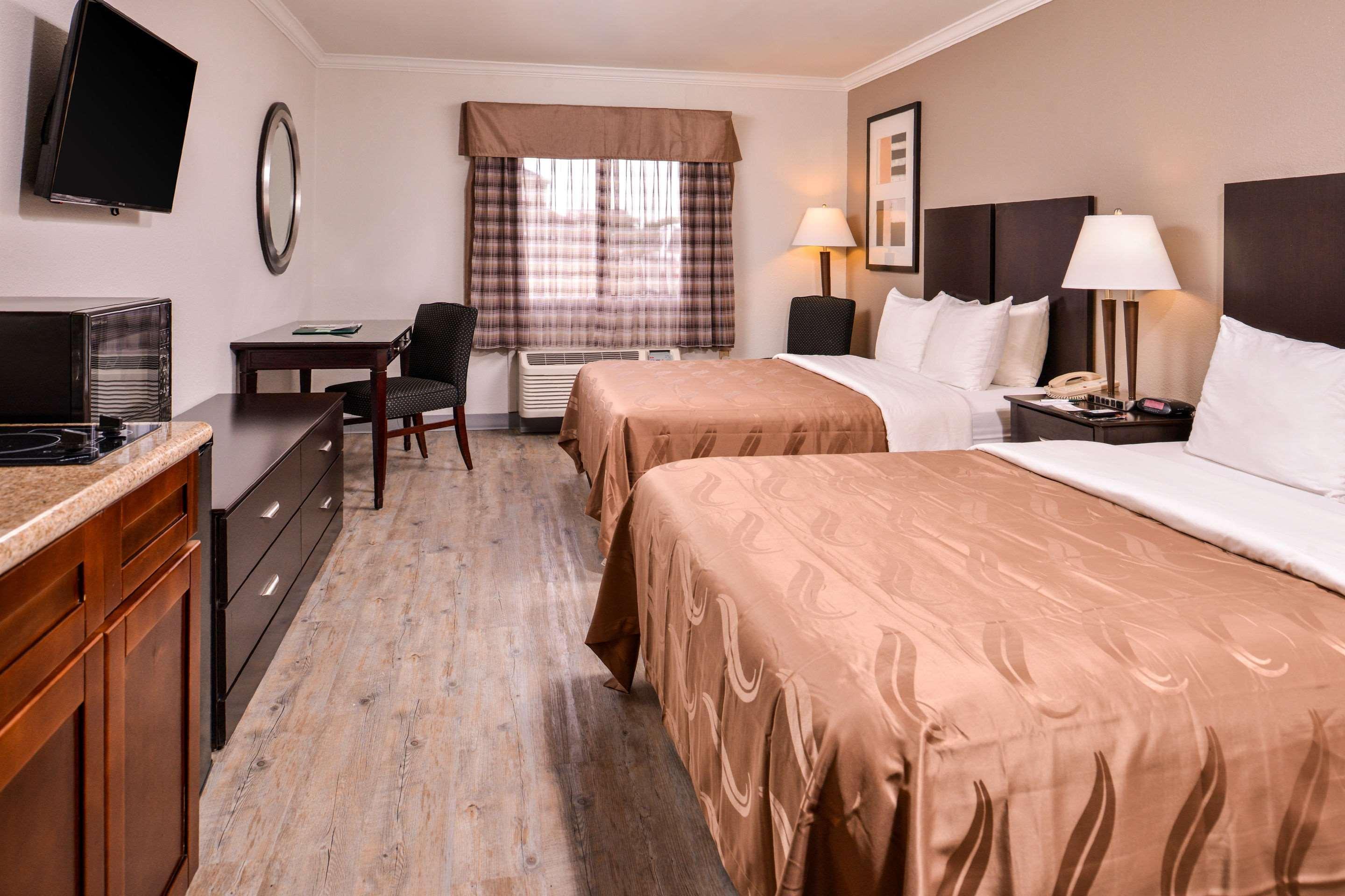 בומונט Quality Inn & Suites מראה חיצוני תמונה