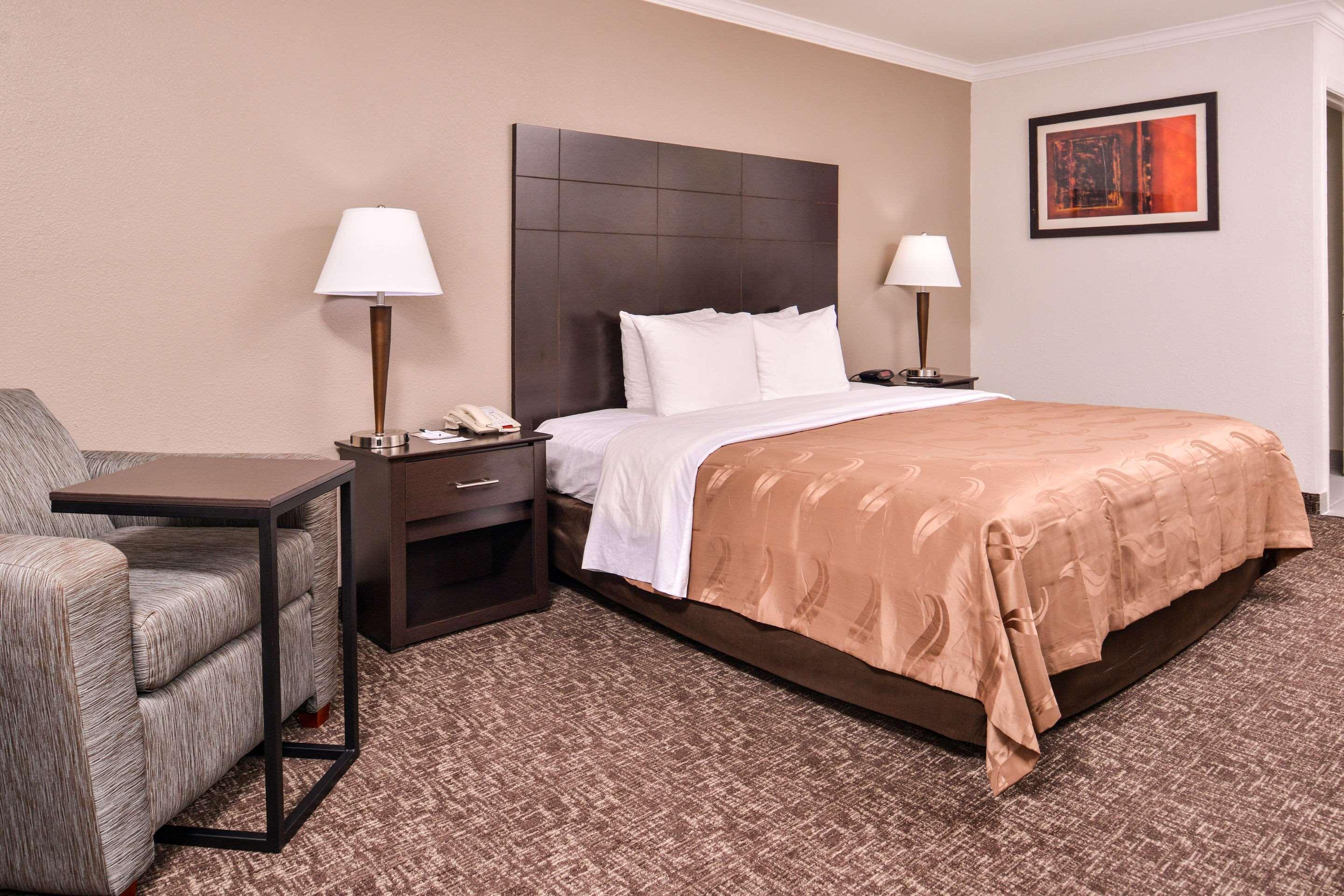 בומונט Quality Inn & Suites מראה חיצוני תמונה