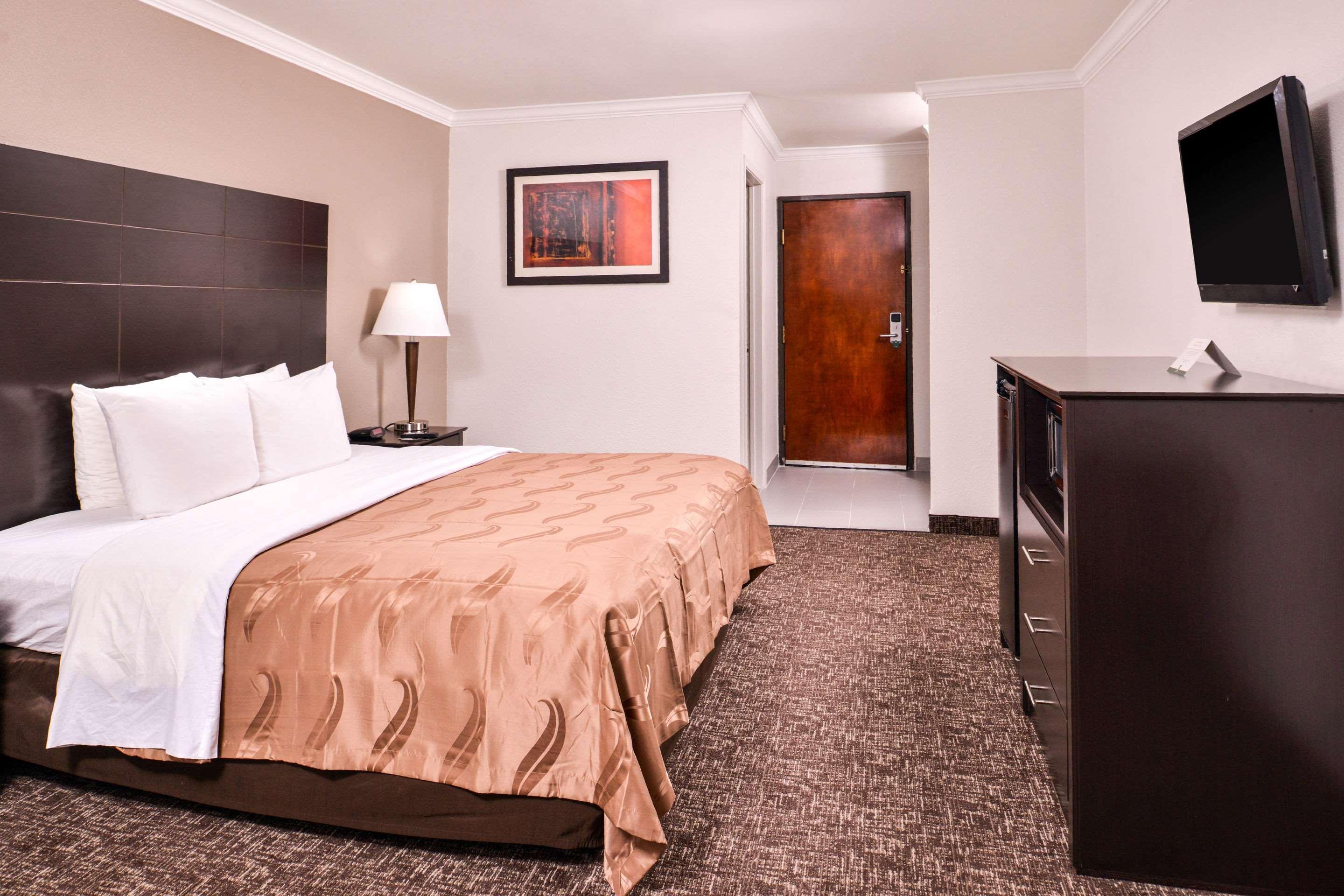 בומונט Quality Inn & Suites מראה חיצוני תמונה