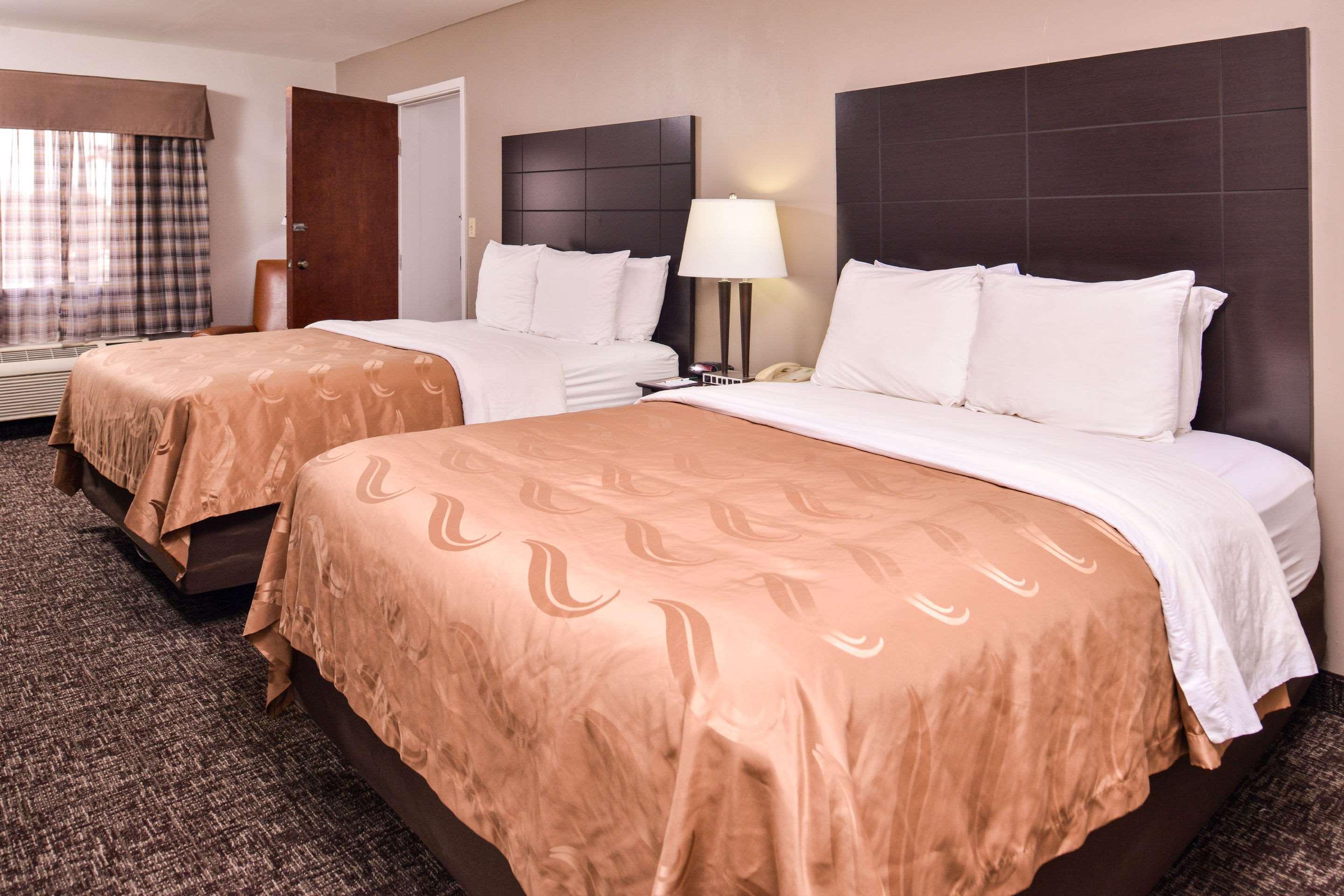 בומונט Quality Inn & Suites מראה חיצוני תמונה