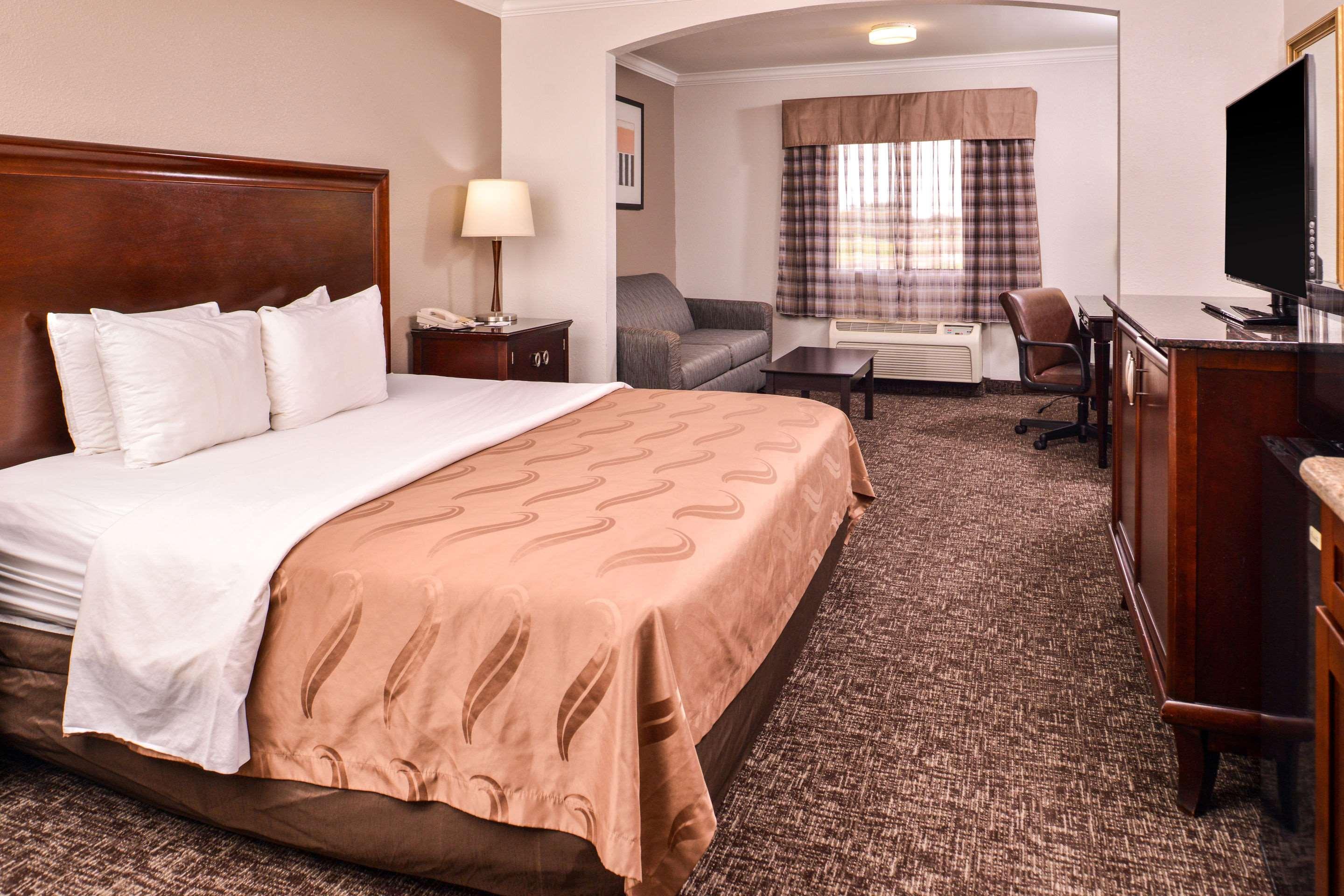 בומונט Quality Inn & Suites מראה חיצוני תמונה