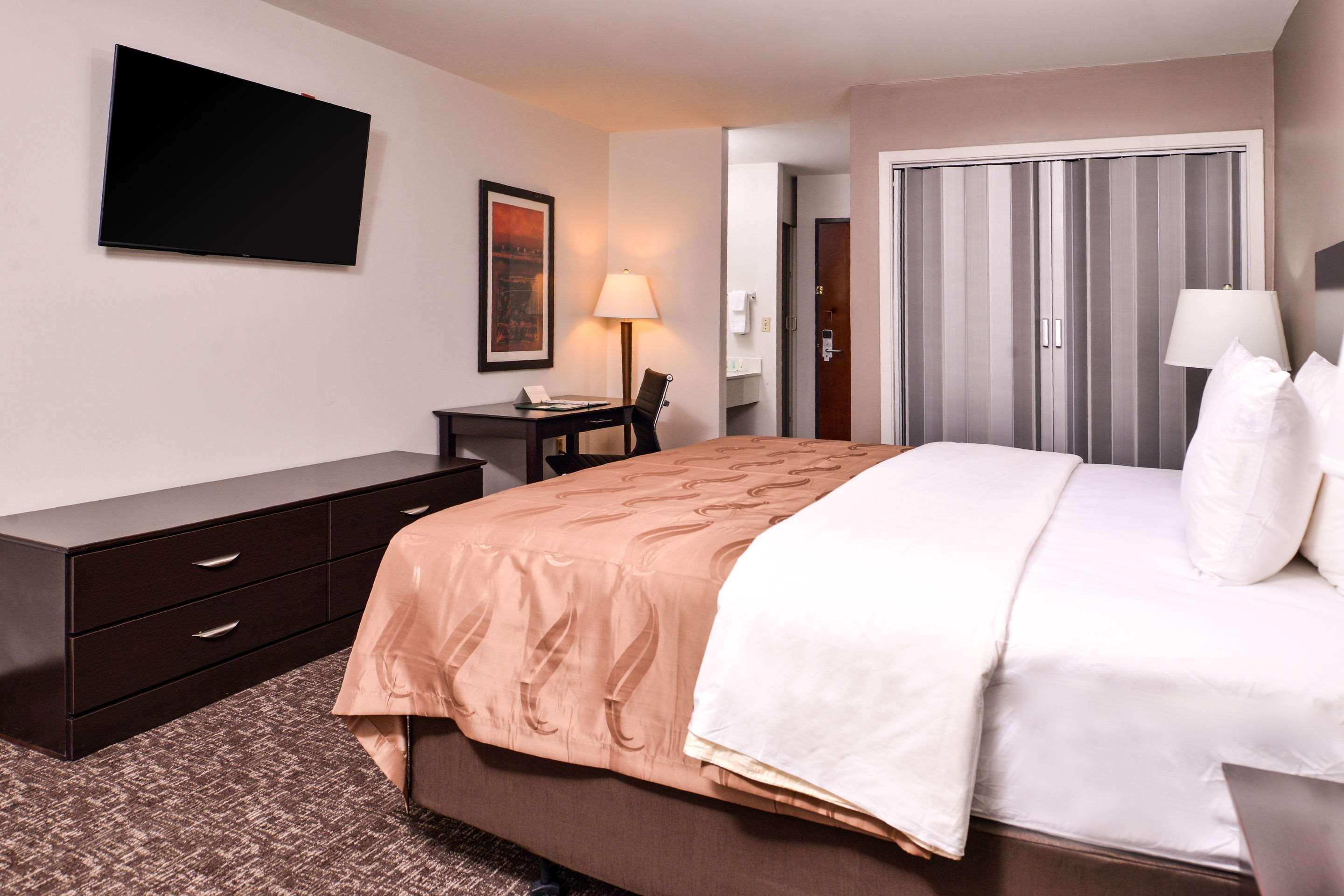 בומונט Quality Inn & Suites מראה חיצוני תמונה