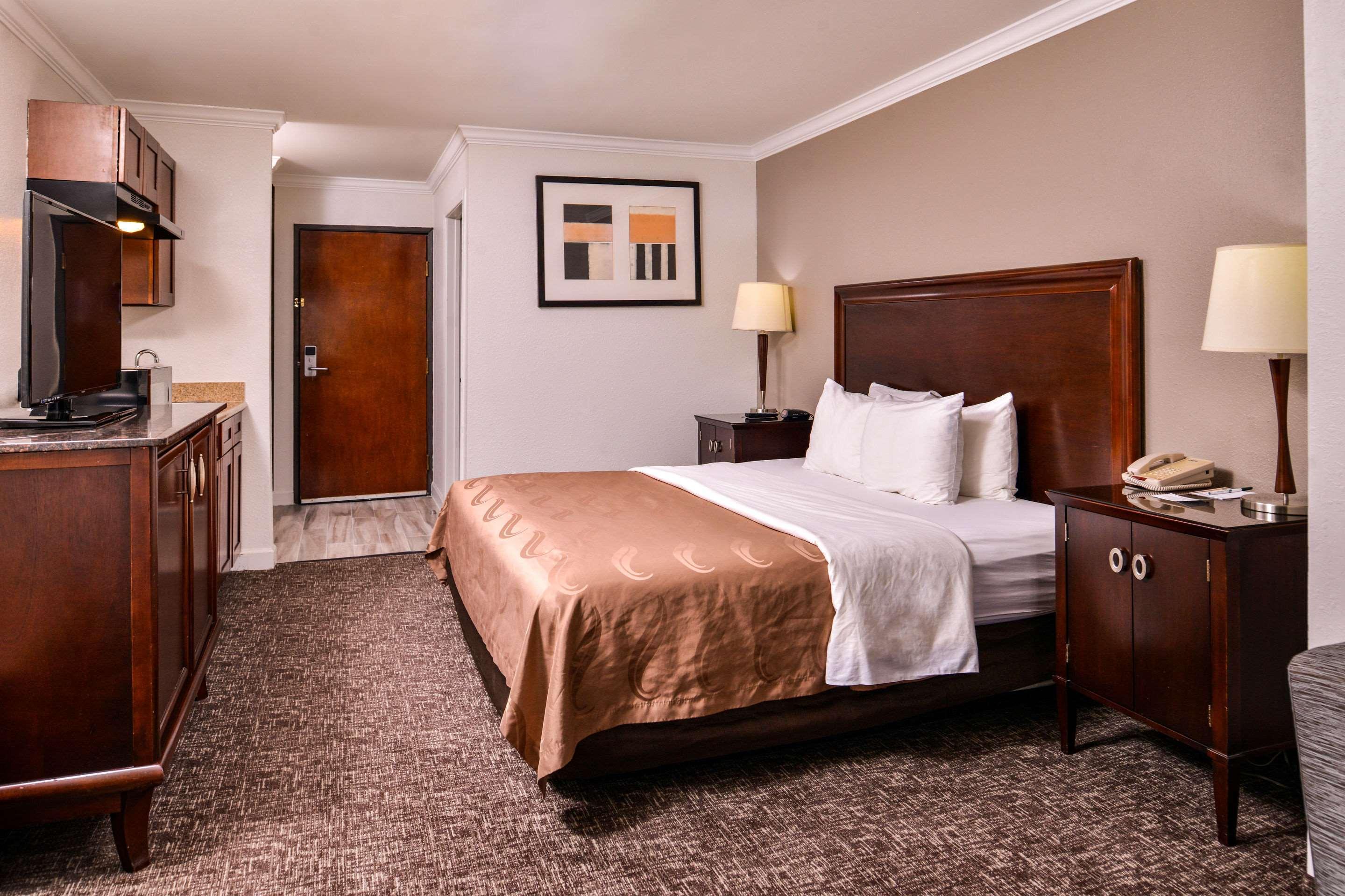 בומונט Quality Inn & Suites מראה חיצוני תמונה
