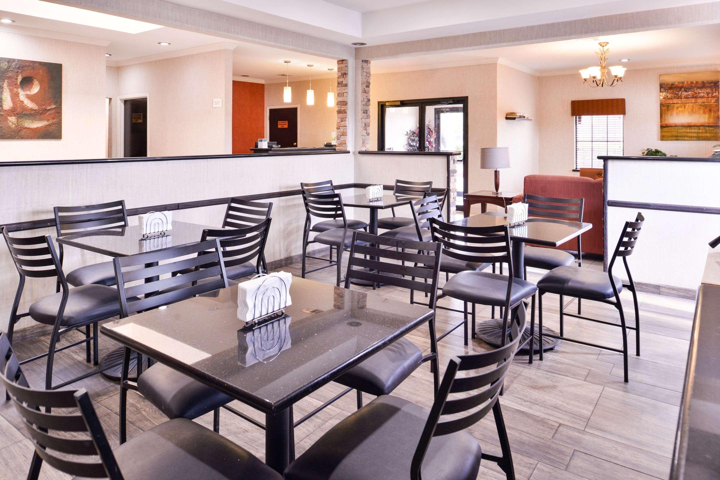בומונט Quality Inn & Suites מראה חיצוני תמונה