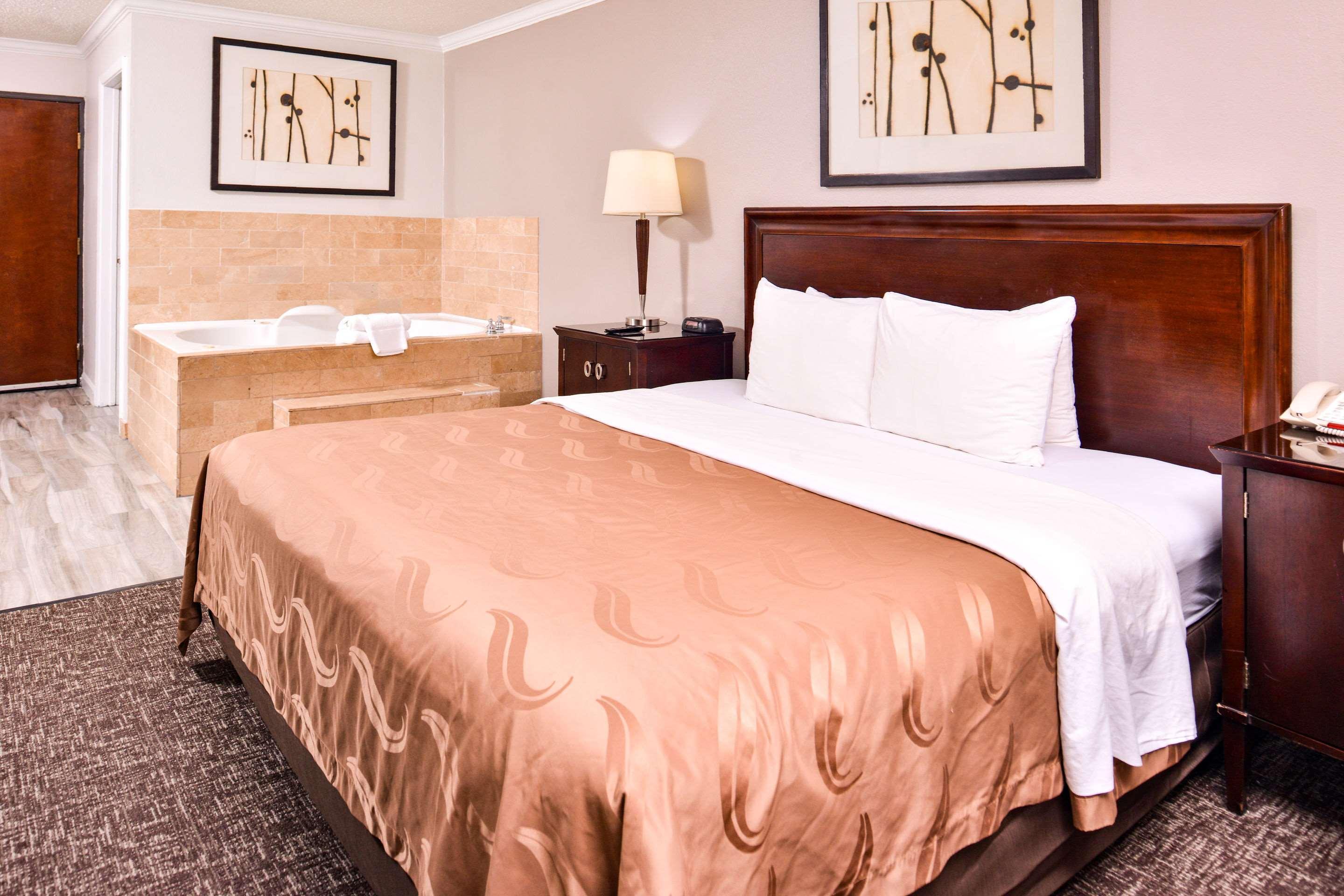 בומונט Quality Inn & Suites מראה חיצוני תמונה