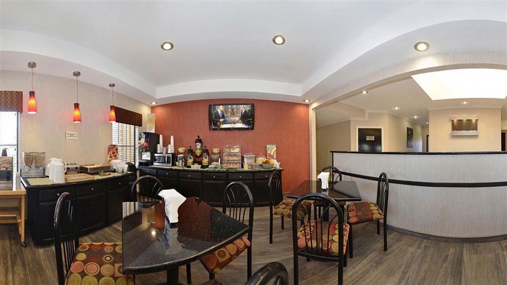בומונט Quality Inn & Suites מראה חיצוני תמונה