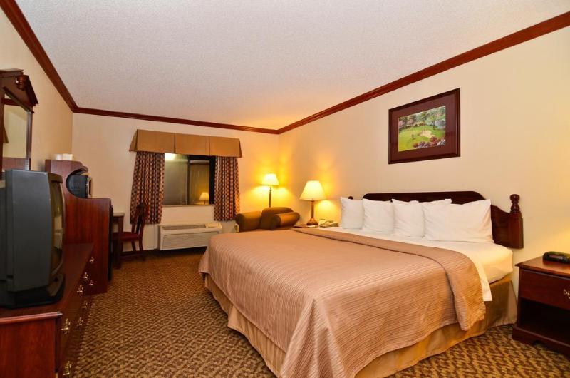 בומונט Quality Inn & Suites מראה חיצוני תמונה
