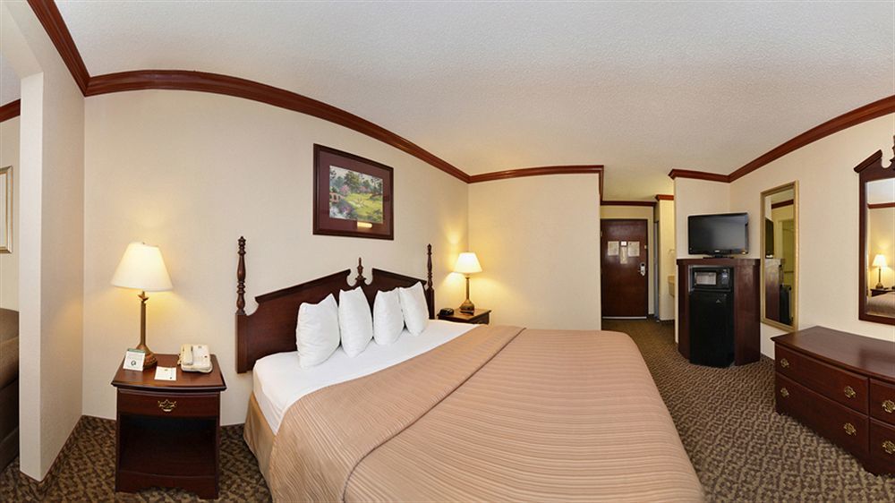 בומונט Quality Inn & Suites מראה חיצוני תמונה