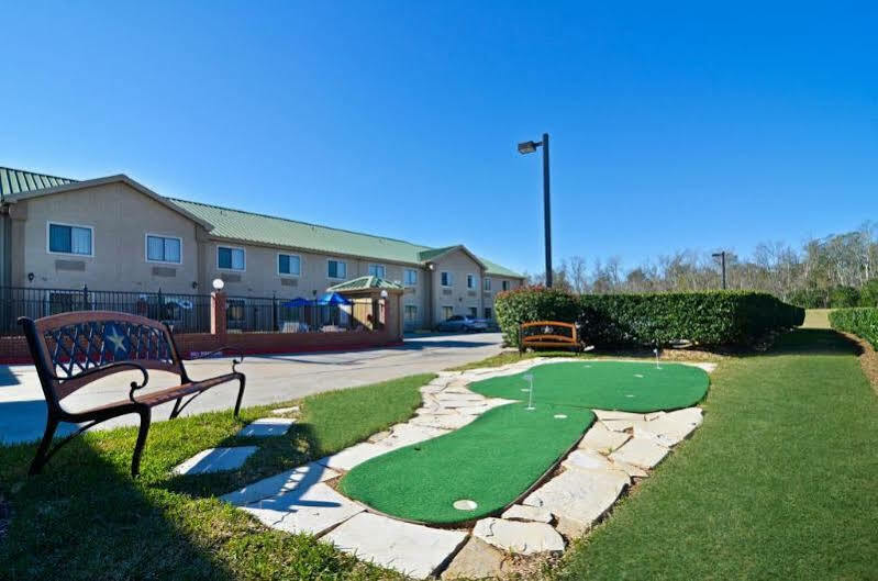 בומונט Quality Inn & Suites מראה חיצוני תמונה