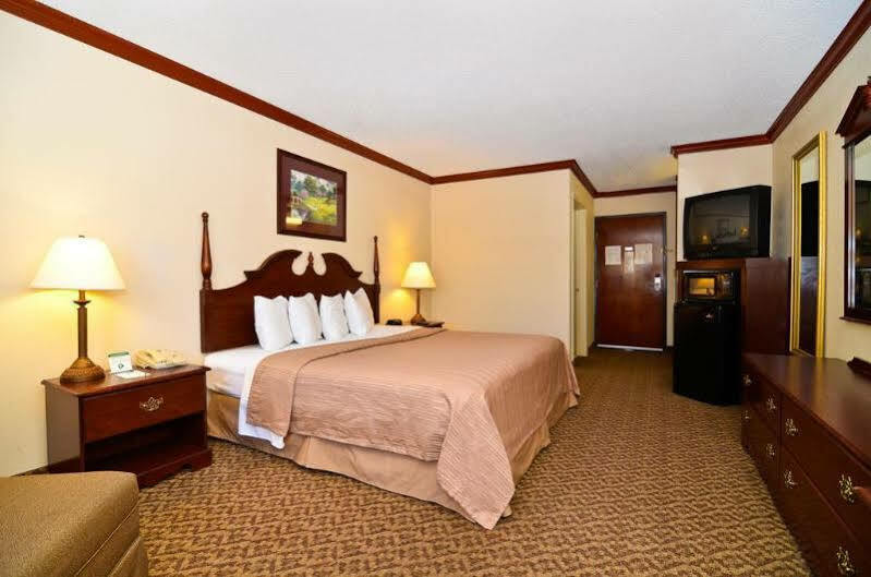 בומונט Quality Inn & Suites מראה חיצוני תמונה