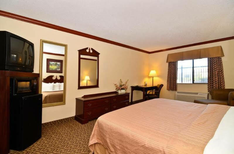בומונט Quality Inn & Suites מראה חיצוני תמונה